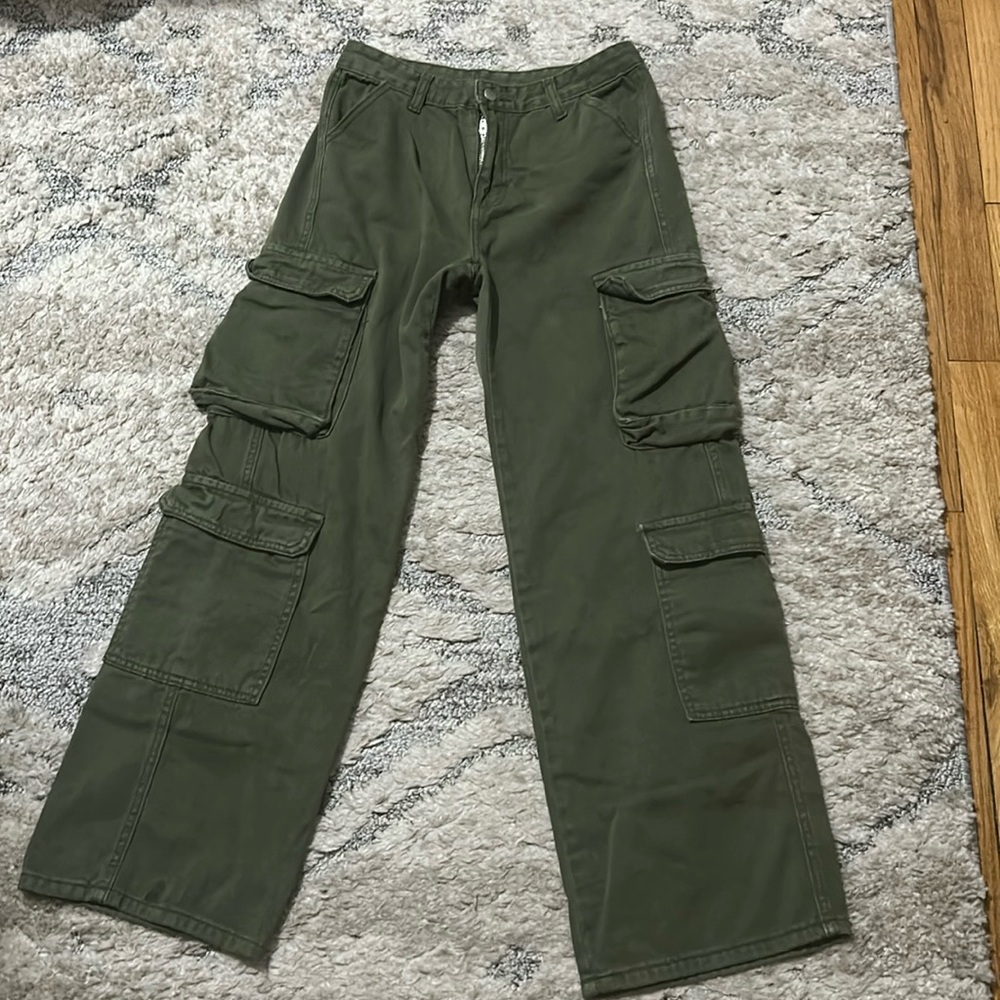 Green cargo pants, high rise